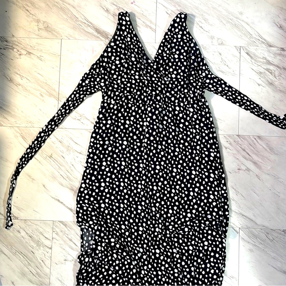 Women L tank top inside, long dress outside